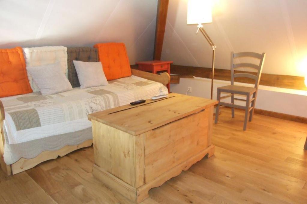 Les Pins - Maison Avec Parking Ferme Et Jardin Commun Au Calme Saint-Prix  ภายนอก รูปภาพ