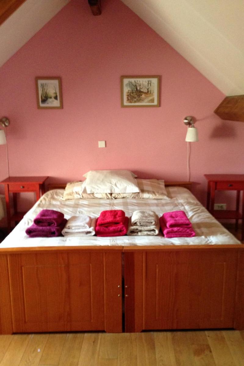 Les Pins - Maison Avec Parking Ferme Et Jardin Commun Au Calme Saint-Prix  ภายนอก รูปภาพ